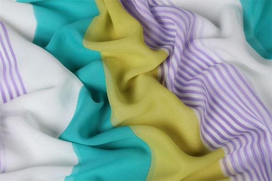 75gsm 75d kopierte Polyester-Gewebe 57&quot; PolyChiffon- für die Kleider der Damen