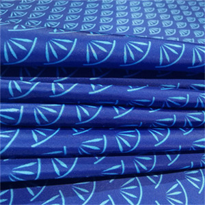 70gsm, welches die 100 gesponnene Polyester-Gewebe-Laminierung gedruckt für Jacken kalandert