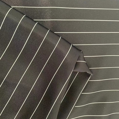 Lüften Sie imitiertes Seidengewebe 150Dx150D 130GSM Glänzende Laminierung